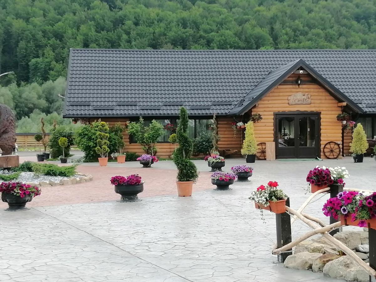 Hanul Vanatorului Gura Humorului Exterior photo